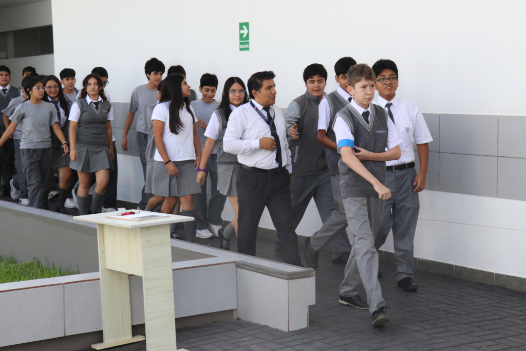 colegios trujillo colegio lord kelvin secundaria primaria